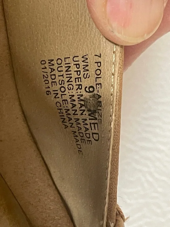 Reaction Kenneth Cole Women's Tan Wedge Sandals. Good Condition. Size 9. - Picture 10 of 11